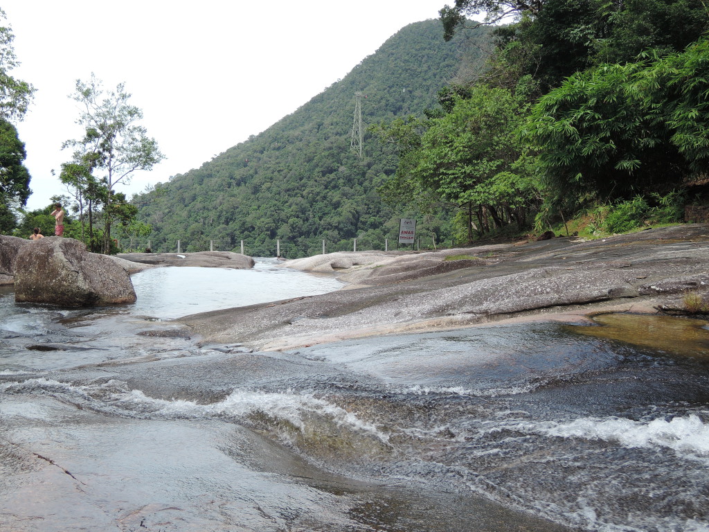 Pools oberhalb des Wasserfalls