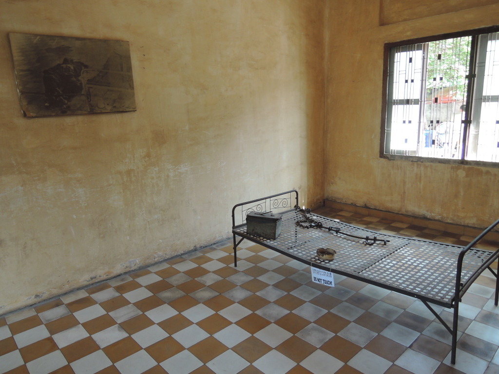 Ein Verhörzimmer inkl. Photo wie es beim Einmarsch der vietnamesischen Armee vorgefunden wurde