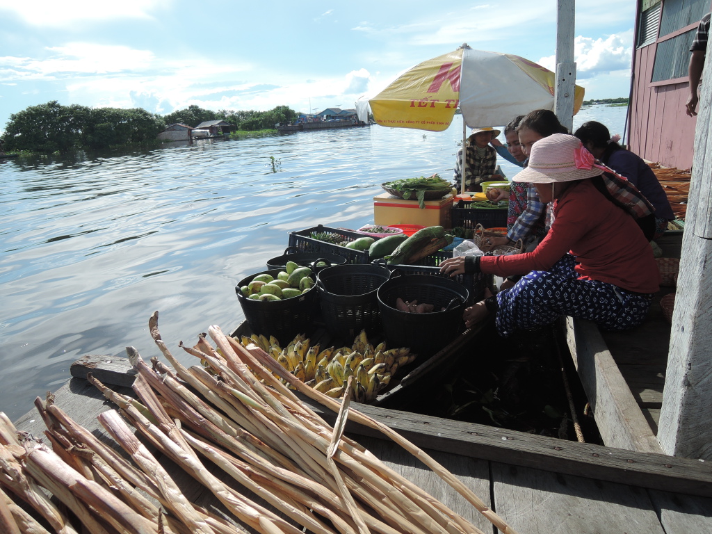 Der tägliche Einkauf wird bei schwimmenden Händlern besorgt