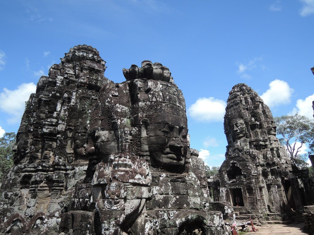 Die berühmten vierseitigen Buddhaköpfe, welche den Haupttempel von Ankor Thom (Bayon) prägen