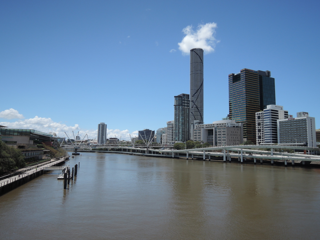 Rechts: Brisbane CBD, Links unten: Anfang der South Bank Parklands 