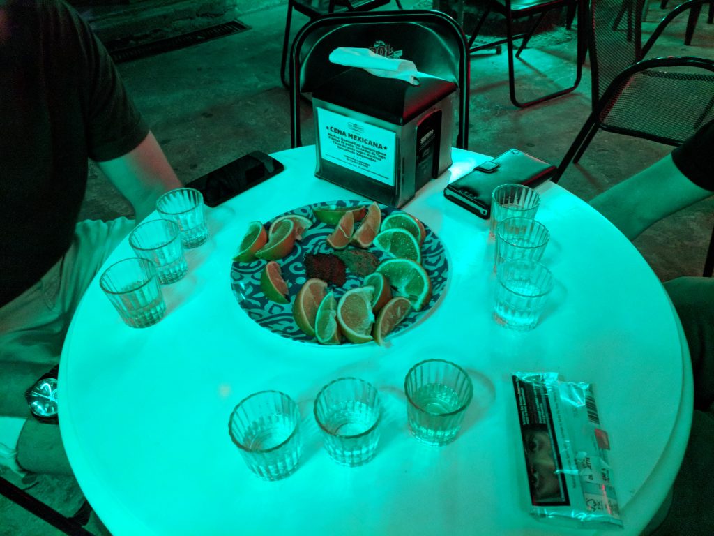 Eine kleine aber feine Auswahl an Mezcal bringt Einem auf andere Gedanken!