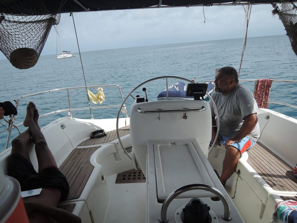 Der einzige Aufenthaltsraum, das Cockpit. Inklusive unserem Lieblingsmatrosen José!