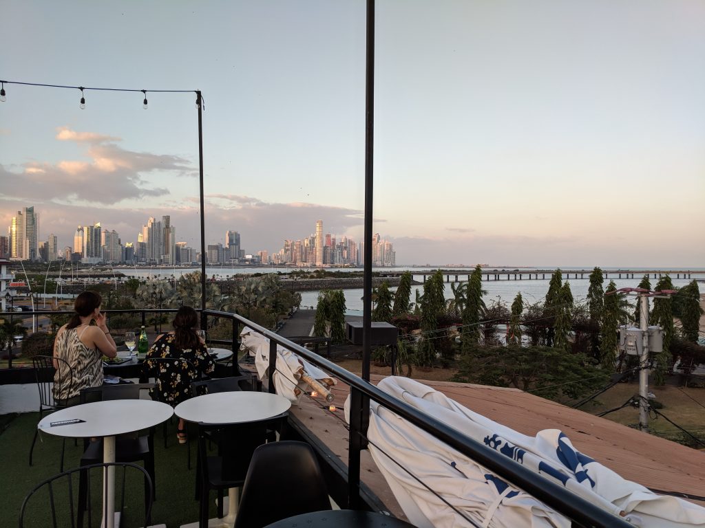 Wobei man eigentlich nicht weit zu gehen brauchte, im Hotel eine Treppe rauf reichte eigentlich ;-)