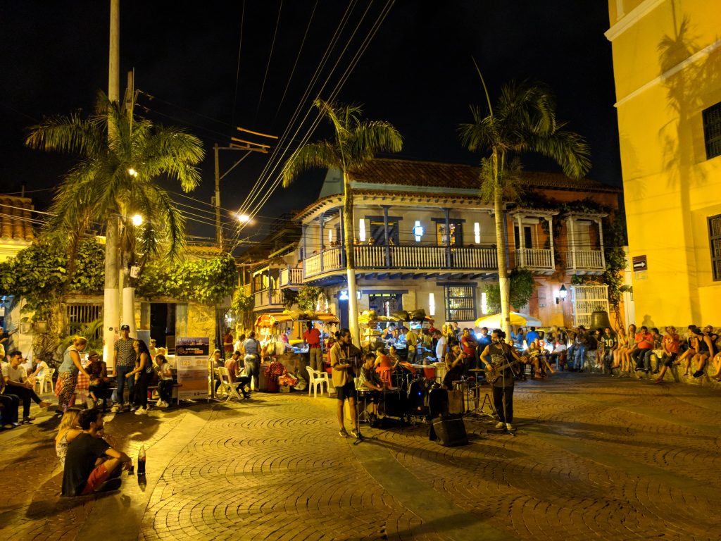 Die berühmte Plaza de la Trinidad in Getsemani; Mittwoch abends trifft sich hier (fast ;-) die ganze Stadt zum Mojito Trinken für 10'000 Pesos